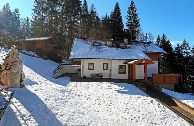 Maison de campagne entourée de stations de ski