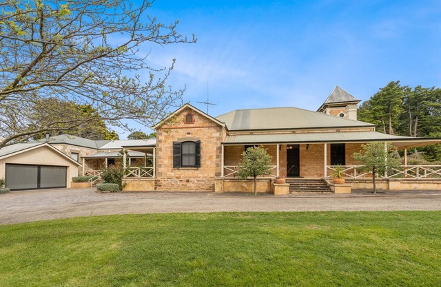 Spacious Country Homestead in the Wine Estate