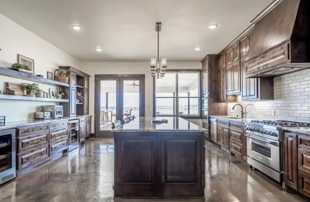 Spacious country sleek home! Perfect for family gatherings!