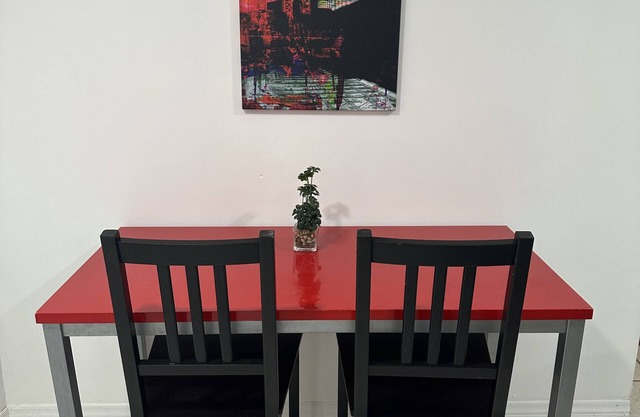 Spacious & Cozy 1st Floor & Basement Apartment 15 min from NYC!