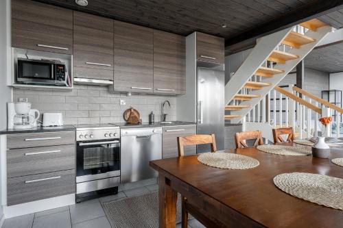 Spacious & Cozy 2BR Cabin at Riihivuori Peak