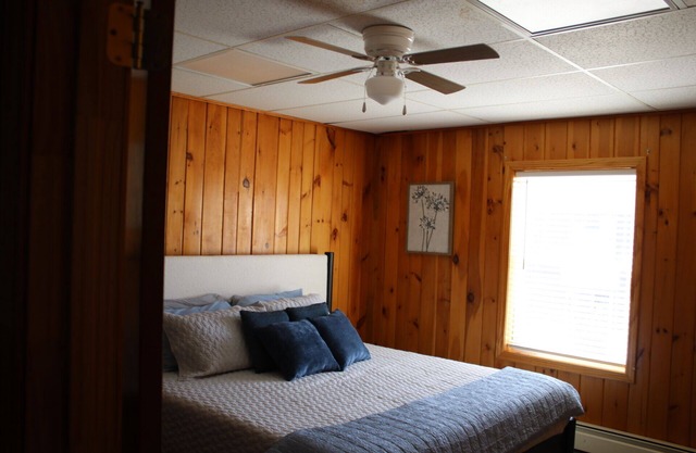 20% off! Spacious & cozy 3-bdrm apt in the Western Mountains of Maine