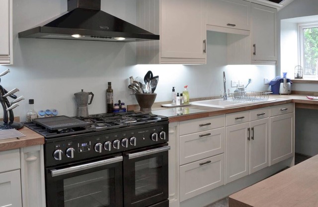 Spacious, cozy and traditional 18th-Century Farmhouse in Lanivet, Cornwall.