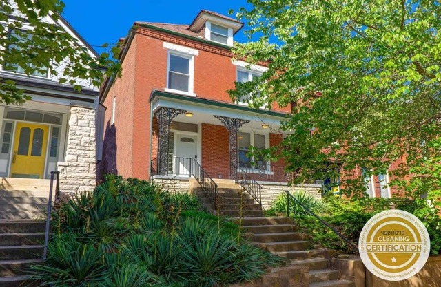 Spacious & Cozy St. Louis Gem / ABODEbucks