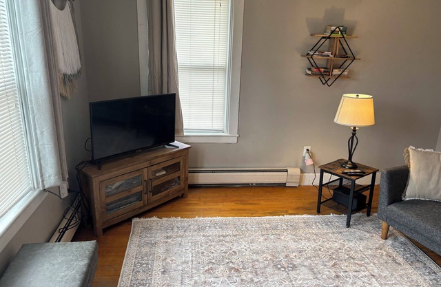 Spacious, Cute, & Clean - 1-bedroom apt in gorgeous Brattleboro with WiFi
