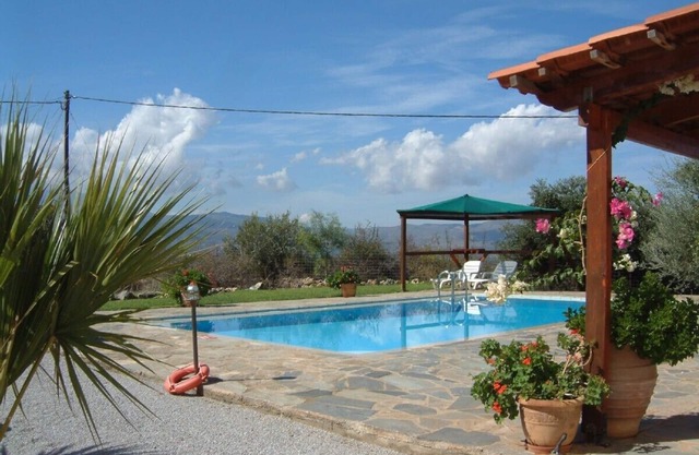 Spacious villa:private pool, quiet location and fabulous views