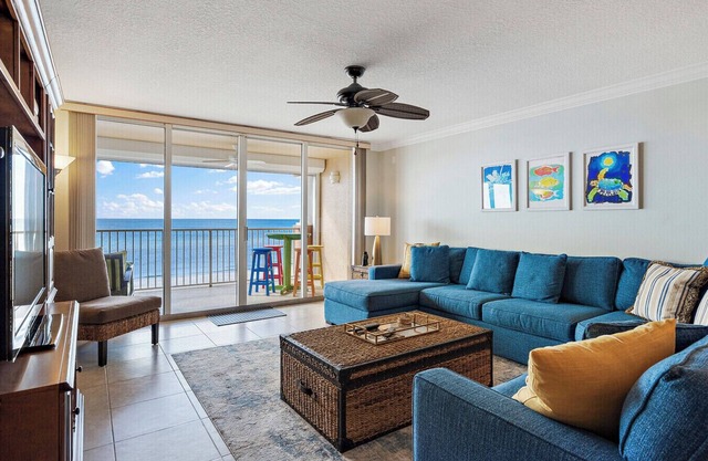 Spacieux Direct Gulf Front 3BR / 3BA à Souhaitable La Contessa