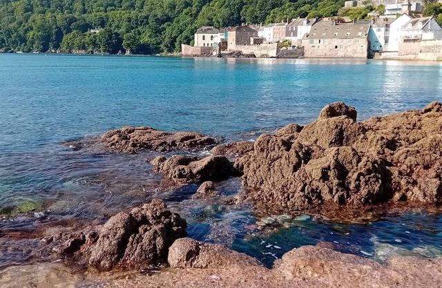 Maison familiale spacieuse au centre du village proche des plages. 4 lits, 8 couchages