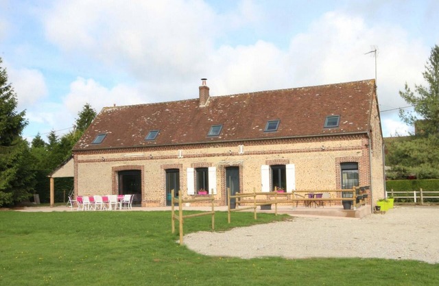 Maison familiale avec sauna, jeux et jardin clos dans le Perche.