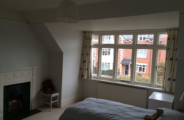 Spacious, elegant house in Swanage. Quiet location, beach few mins, big garden.