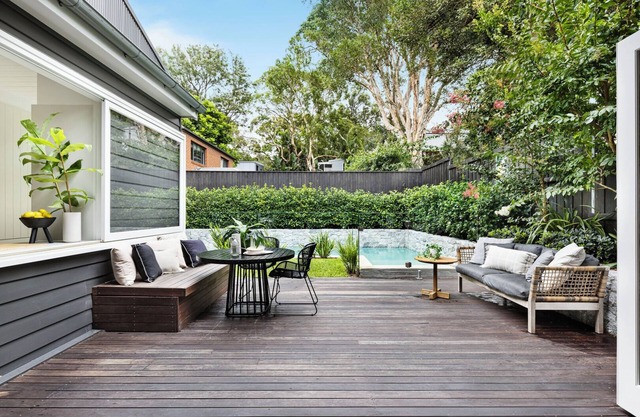 Spacious entertainer with heated pool. City fringe, short walk to fireworks view