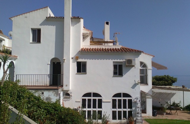 Maison spacieuse et confortable près de la plage avec vue sur le village et la mer.
