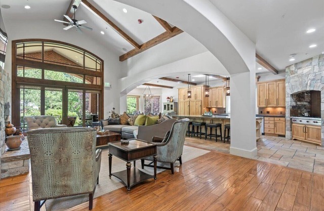 Spacious estate, 12000 square feet on a full acre in East Sandy
