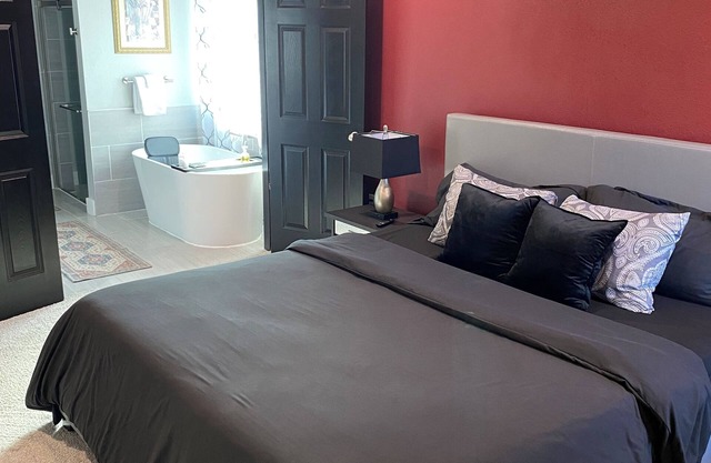 Spacious Estate near Downtown Fort Worth Entertainment, Medical Districts, TCU