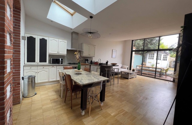 Spacious family home - Hyper Centre 3 bedrooms + patio | Near train station