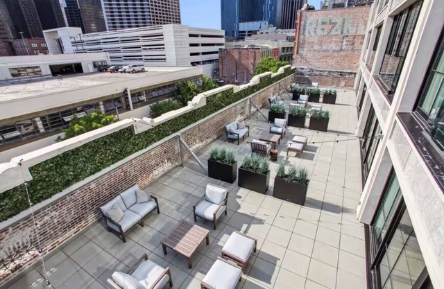 Spacious Family Combo Unit with Deck, Minutes from the French Quarter