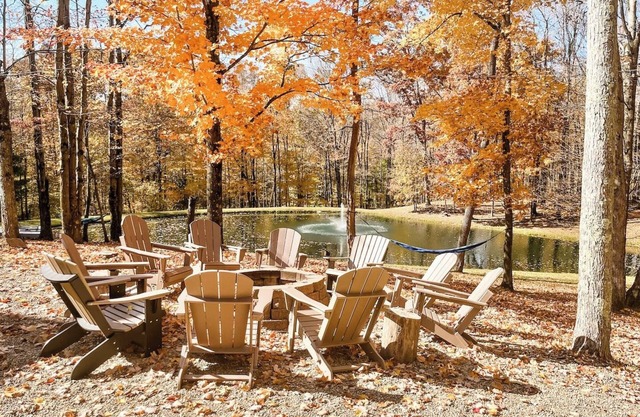 Secluded lodge w/ private pond near Malabar, Pleasant Hill, Snow Trails- sleeps 20