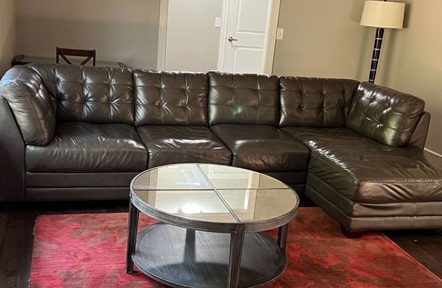 Spacious Family Friendly Home Walking Distance fromJuanita Beach (Pet Friendly!)