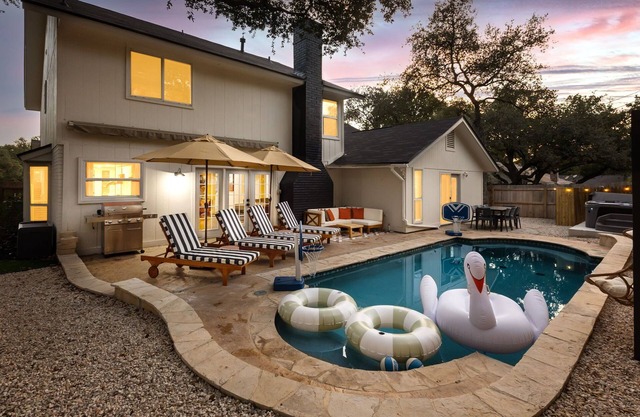 Spacious Family Getaway w/Heated Pool, Fire Pit, Hot Tub, Movie Theater
