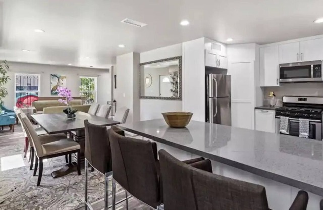 Spacious family home private entry near six flags