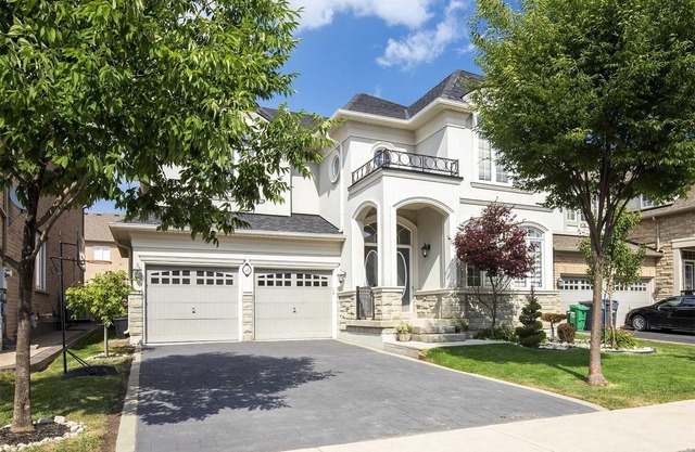 Spacious Family Haven: Modern 4-Bedroom Luxury Home