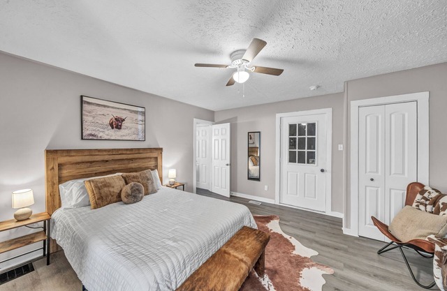 Spacious family home with playroom and Hot Tub near historic Georgetown