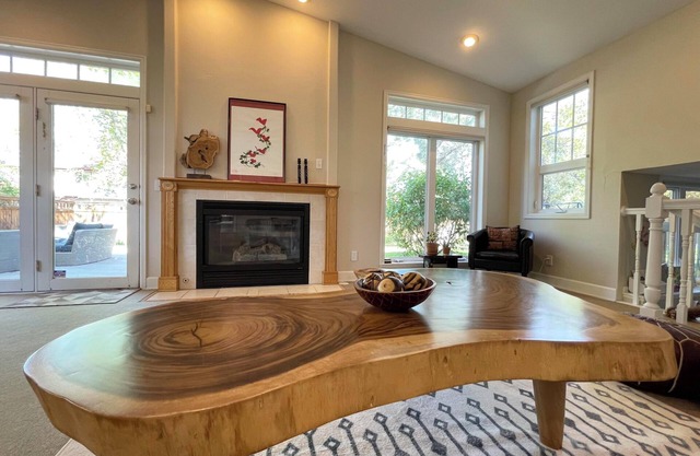 Bright 3BR/ 3BA family home with theater, WiFi in heart of delightful Boulder