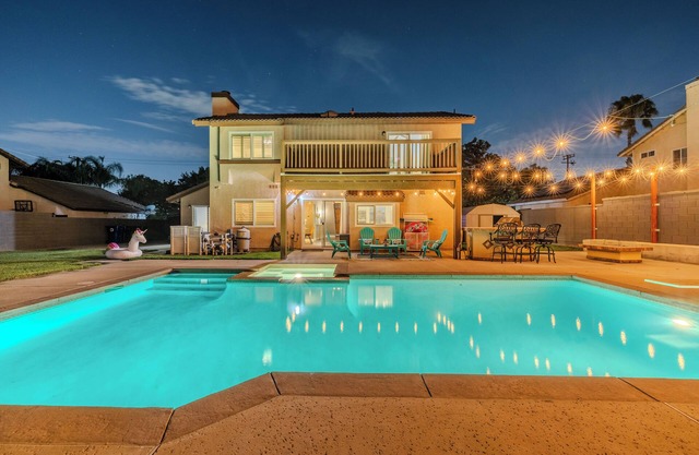 AMAZING FAMILY HOME/ HEATED POOL/ 4BR/ Remote Work/Billiard Table/ Arcade Games