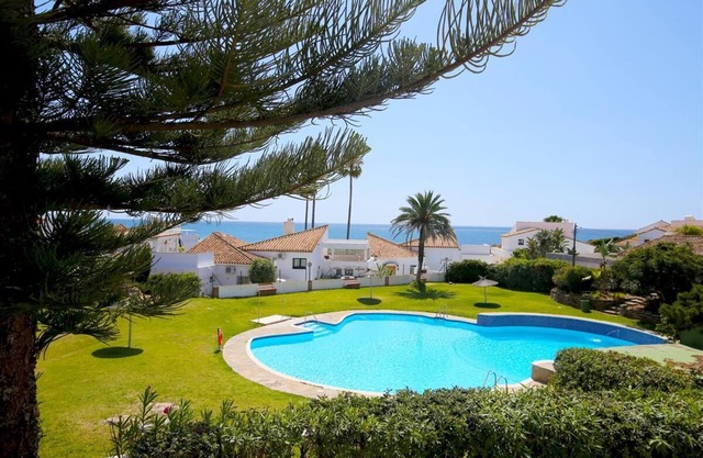 Villa familiale avec clima et vue sur la mer, Proche des plages, des jardins, de la piscine et d