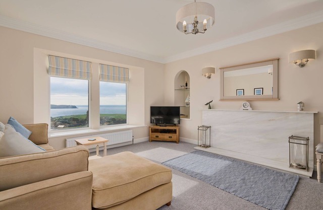 Grand appartement avec une vue imprenable, situé dans 4 acres - famille et un chien