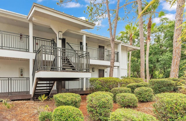 Spacious Golf & Tennis Condo w/ Stunning Views, Patio, Full Kitchen & More – Perfect for Relaxation!