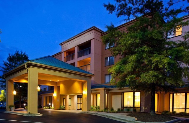 Spacious Good-Value Accommodation! 2 Pet-Friendly Units, Near The Summit!