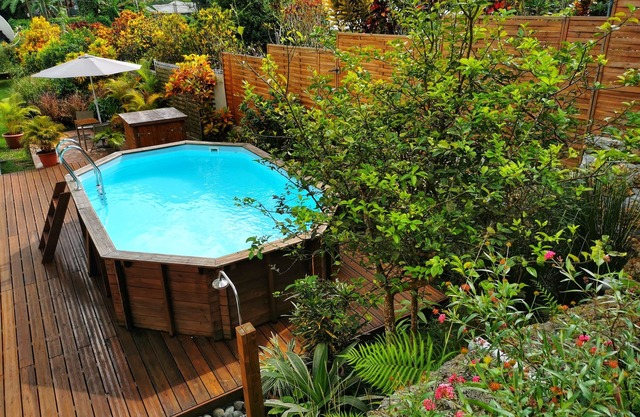 spacieux rez de jardin de 200m² dans villa avec piscine privative