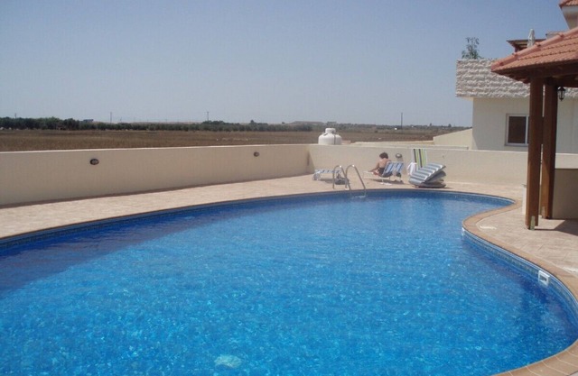 spacious ground floor apartment with gardens in luxury complex