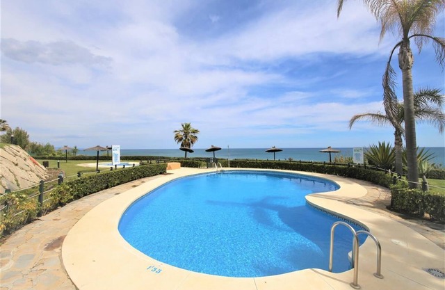 Appartement spacieux au rez-de-chaussée avec clima, Proche de la plage, des piscines et de la ville