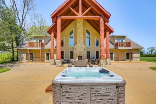Spacious Group Getaway Near Cumberland River!