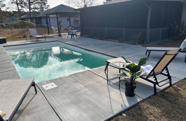 Spacious Group Retreat– 2 Adjacent Beach Homes, Sleeps 18+, 2 Pools