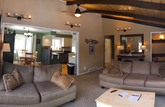 Spacieux Hermantown Vacation Space! Ambiance rurale proche de la ville