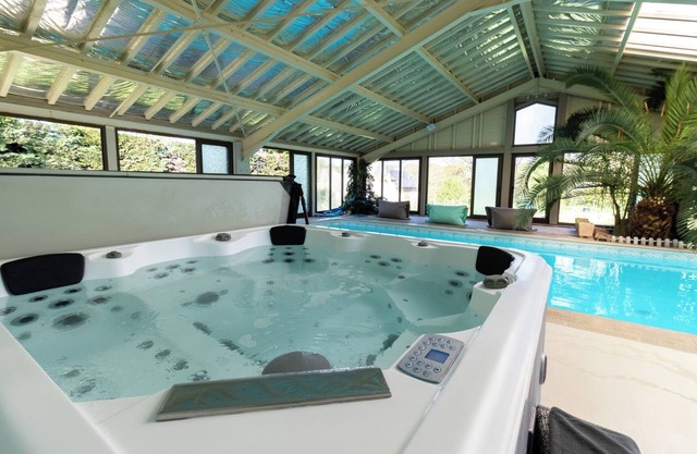 Gîte Piscine Et Jacuzzi Intérieurs