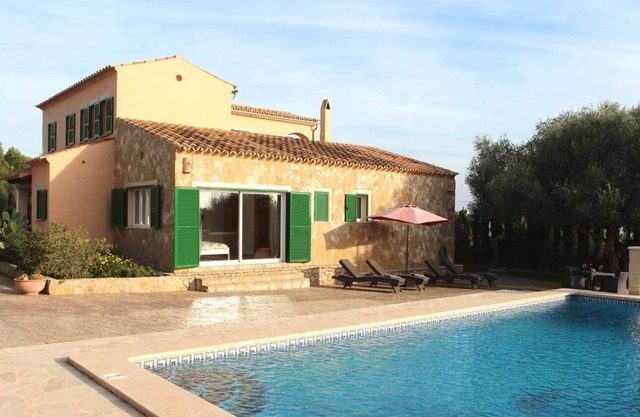 Grande maison sur un grand terrain, situation calme