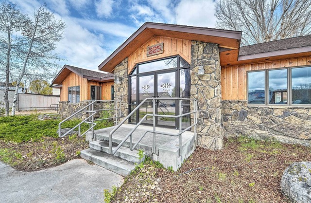 NOUVEAU! Maison spacieuse 10 minutes à dix sommeil Canyon!