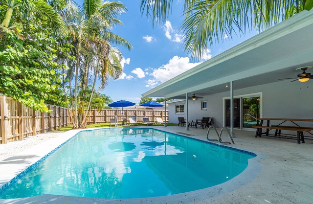 Spacious Home 4BRs Home, Game Room & Private Pool