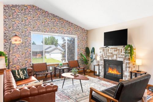 Spacious home, gameroom, 9mi GEG, 5mi downtown, 5mi to hospitals, close to all universities