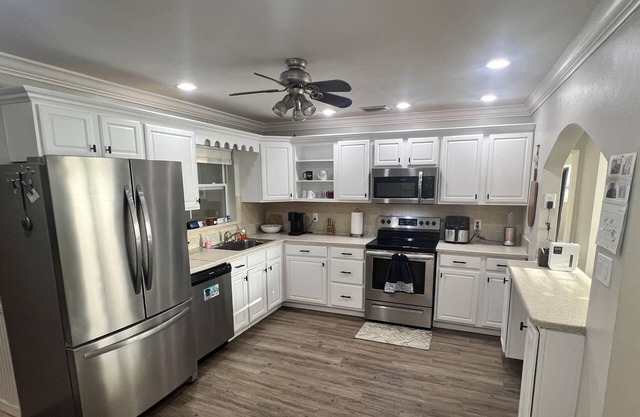 Spacious home in the heart of Punta Gorda! Convenient location! Pets welcome!
