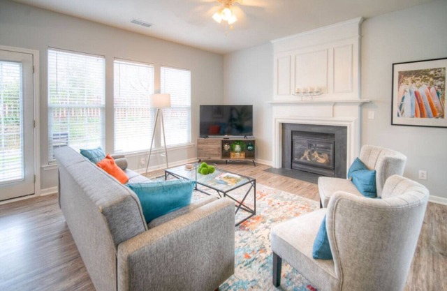 Spacious home in UNC area with dedicated office near Starbucks