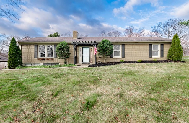 OPEN FOR DERBY! Spacious home middle of bourbon country. Sleeps 8, firepit!