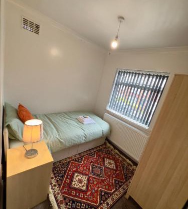 Spacious Home Near City Centre
