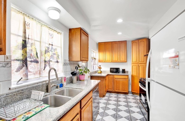 Spacious Home Near Disneyland