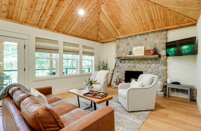NOUVEAU! Maison spacieuse avec terrasse et patio sur le lac Beaver!
