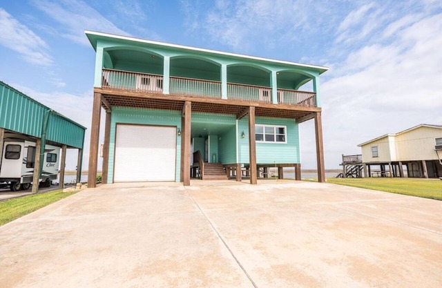 Spacious Home on ICW w/ Fabulous Patios on Sargent Beach & ICW Side!